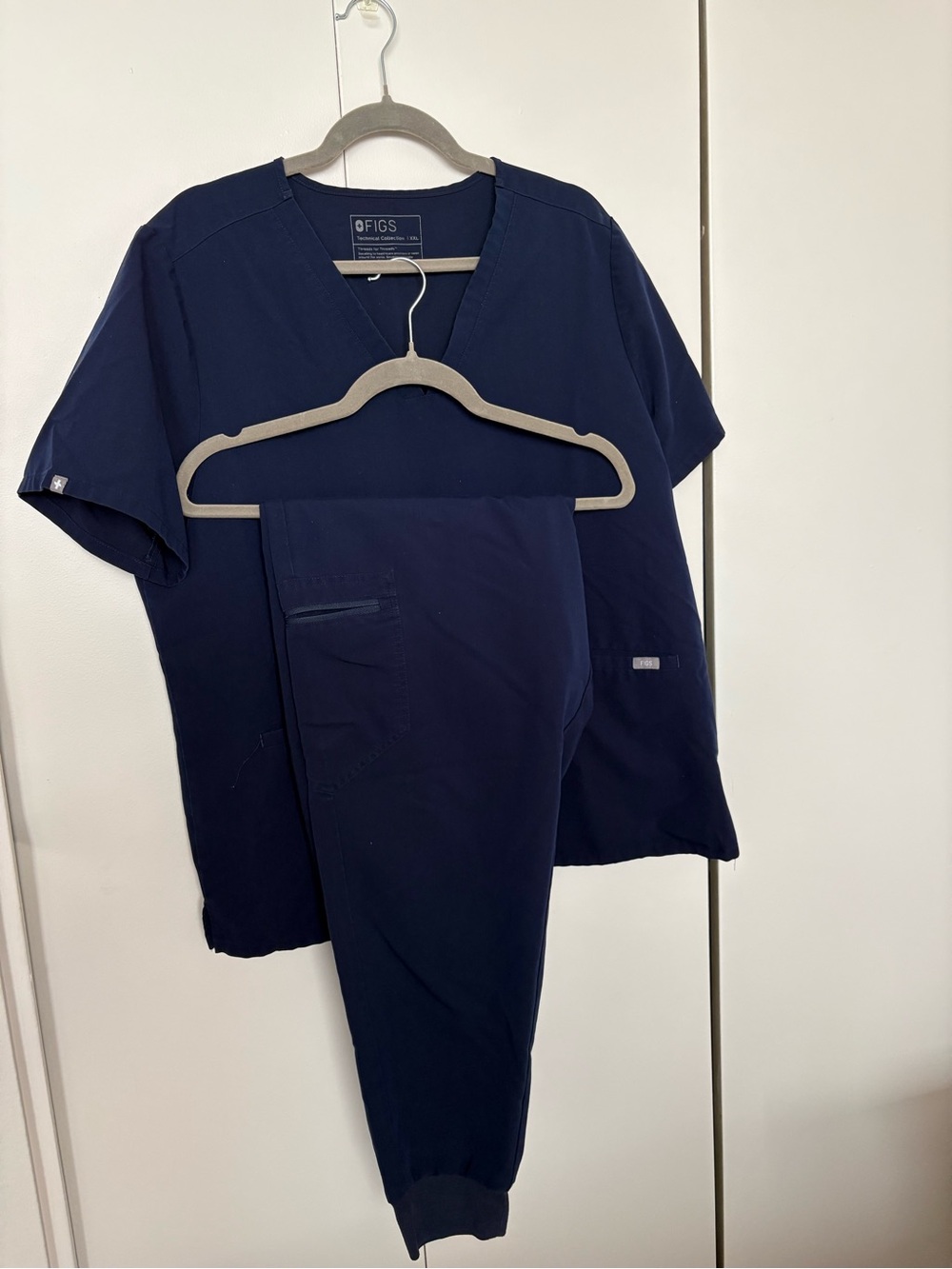 FIGS Women's Navy XXL Scrub Top & XXL Jogger Pant Set